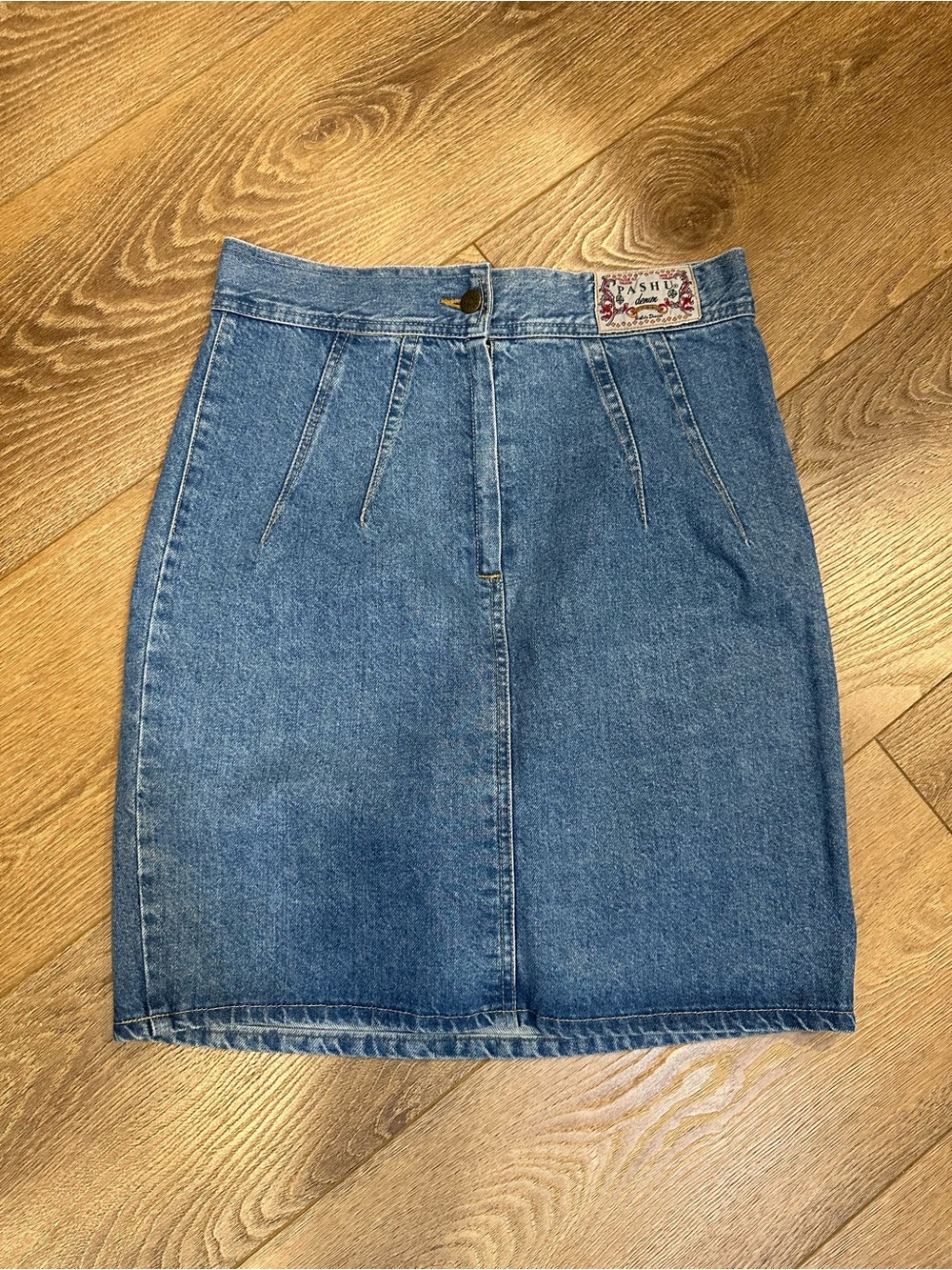 Vintage 90s high-waisted denim mini skirt sz M